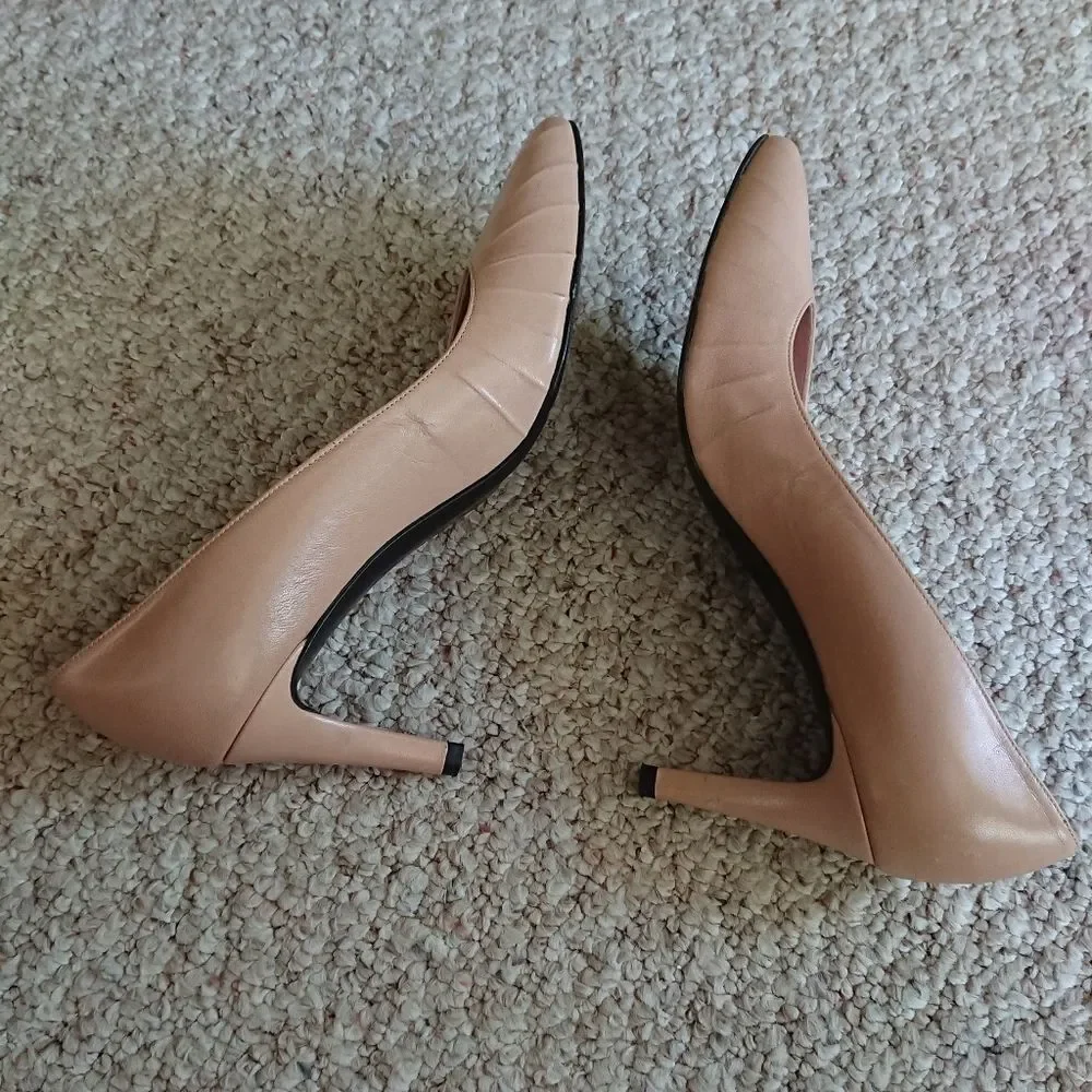 Stuart Weitzman Threads Ruched Pointy Pump size 8 M